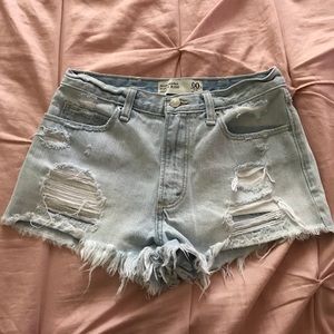 High rise light wash shorts!